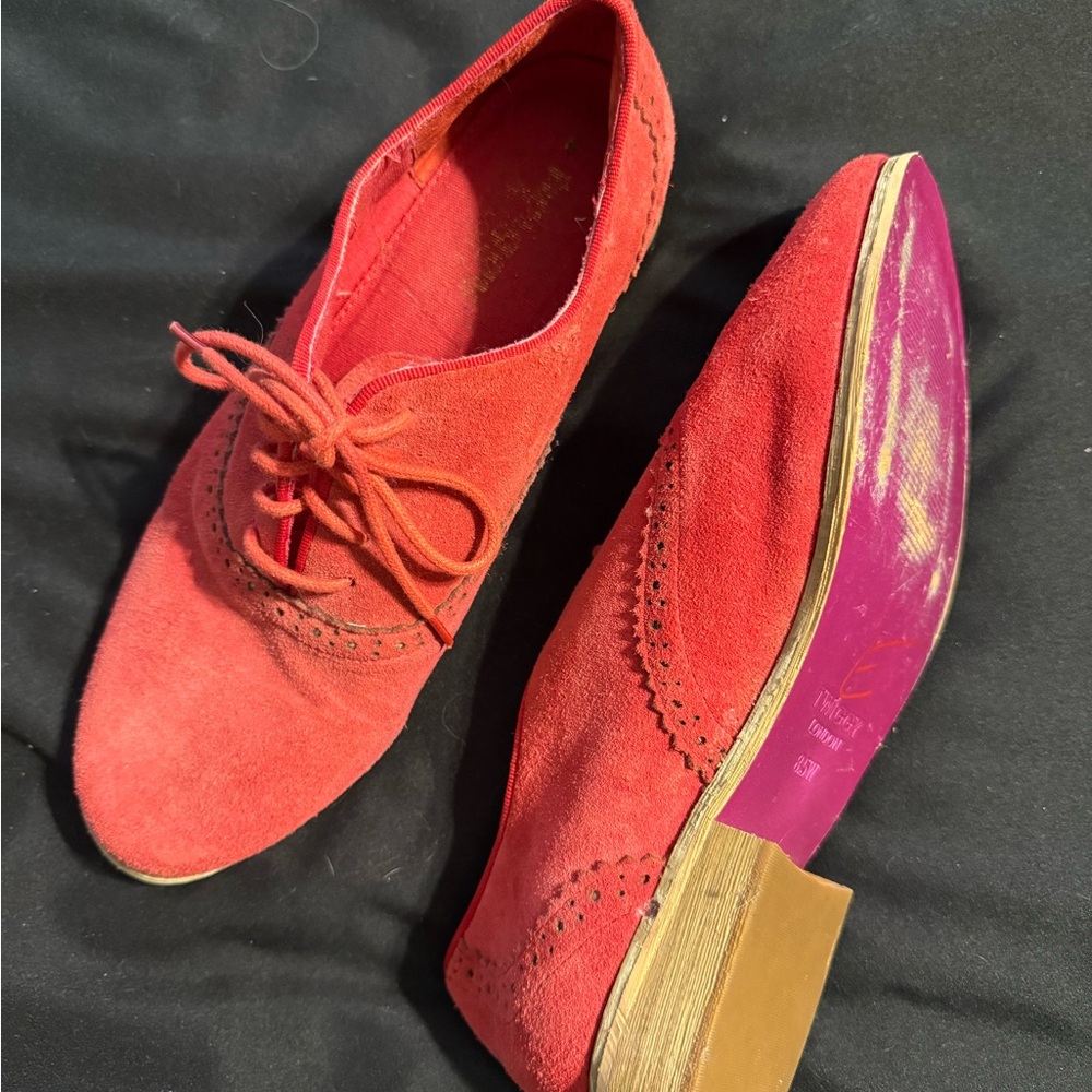 Twiggy LONDON Red Lace-Up Loafers